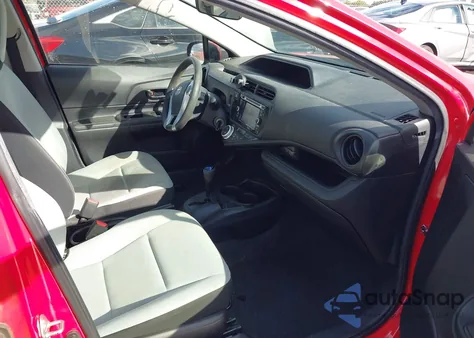 2016 Toyota Prius C One из США, поврежденный, VIN JTDKDTB35G1127157